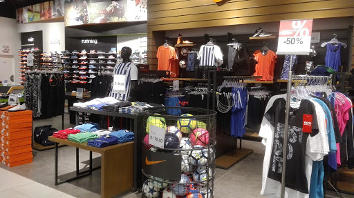 Tiendas para comprar ropa deportiva hombre Piura