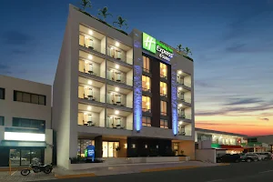 Holiday Inn Express & Suites Playa del Carmen, an IHG Hotel image