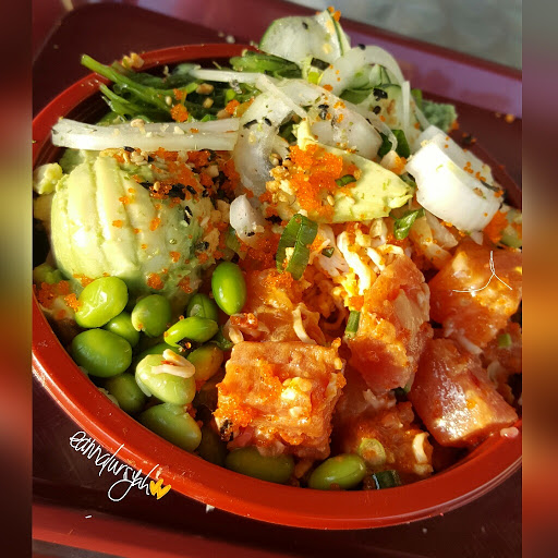 Med bowl / albacore, tuna & salmon / all the toppings! 😊🐟🐠🐟🐠