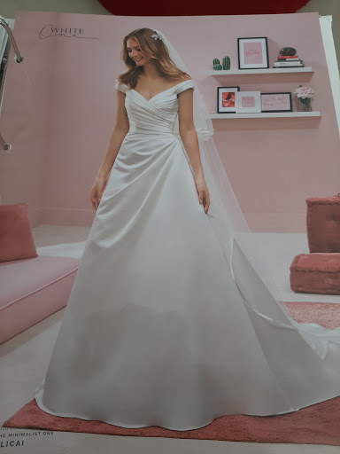 Stores to buy wedding dresses Cali