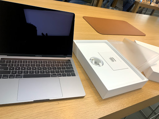 Computer Store «Apple Rockingham Park», reviews and photos, 99 Rockingham Park Blvd, Salem, NH 03079, USA