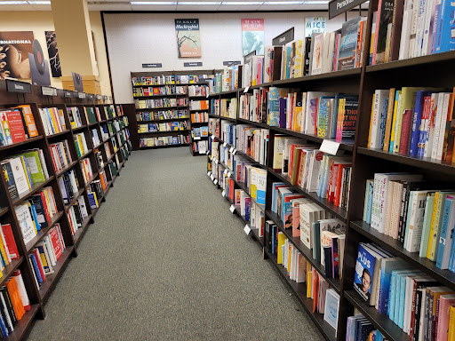Book Store «Barnes and Noble», reviews and photos, 2500 N Mayfair Rd, Milwaukee, WI 53226, USA