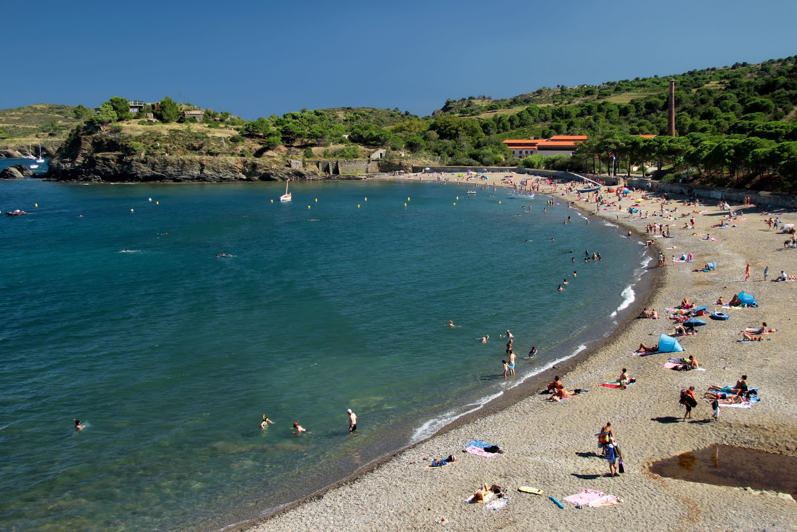 Zdjęcie Paulilles beach z powierzchnią małe beżowe kamyki