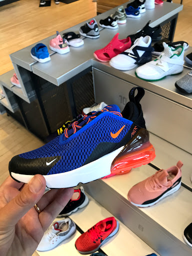 Clothing Store «Nike The Grove», reviews and photos, 189 The Grove Dr, Los Angeles, CA 90036, USA
