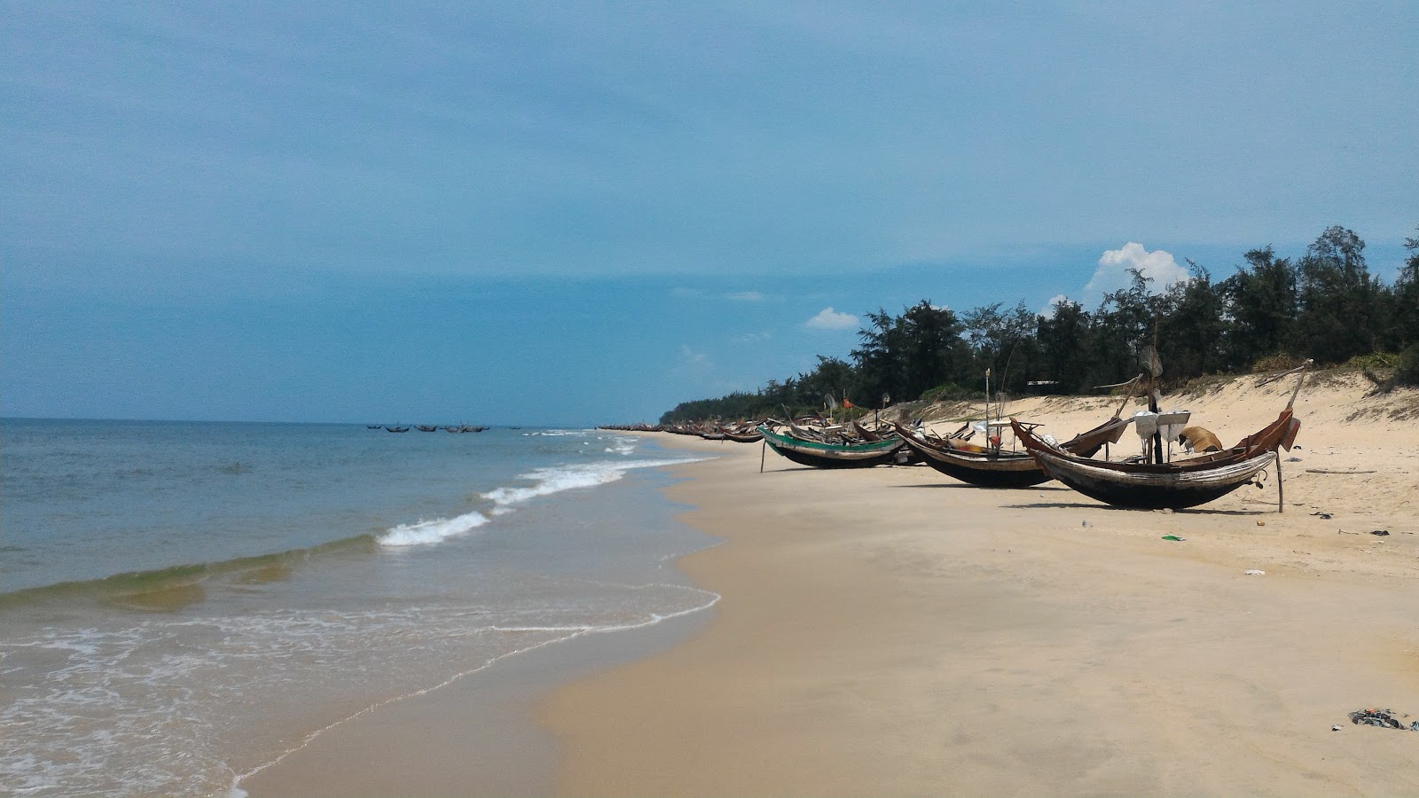 Foto von Thuan Hai Beach mit beiger sand Oberfläche