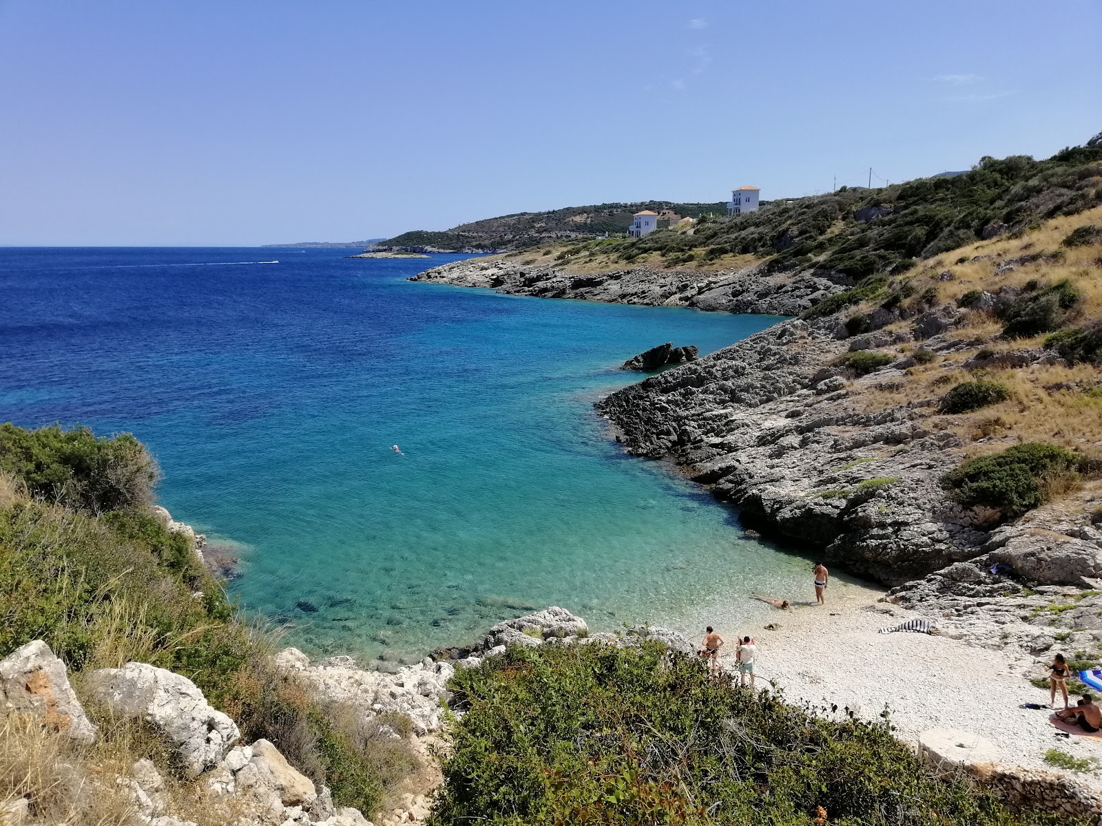 Foto von Kremidi beach mit beiger kiesel Oberfläche