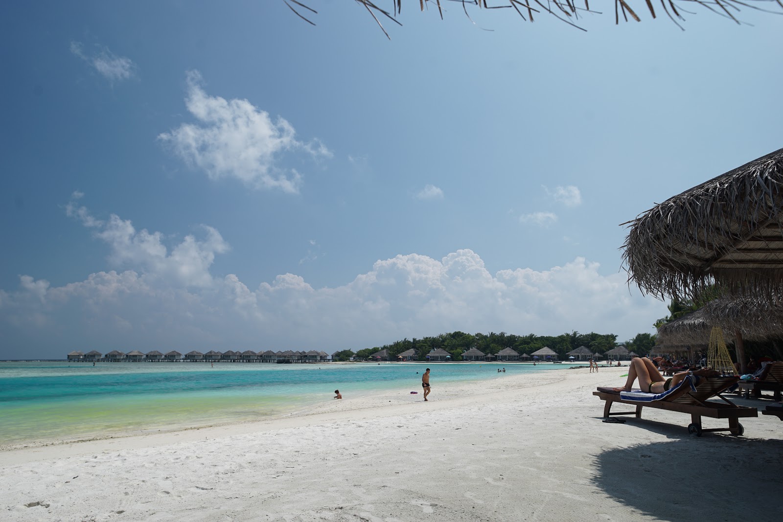 Φωτογραφία του Cinnamon Dhonveli Beach με ευρύχωρη ακτή