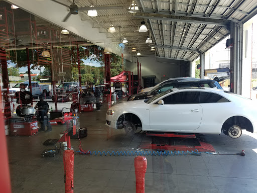 Tire Shop «Discount Tire Store - Kennesaw, GA», reviews and photos, 2930 George Busbee Pkwy NW, Kennesaw, GA 30144, USA