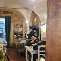 Atmosphère du Restaurant Les Escaravats à Remoulins - n°9