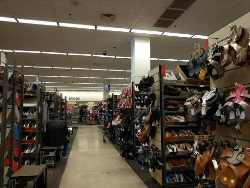 Department Store «Nordstrom Rack Topanga», reviews and photos, 21490 Victory Blvd, Woodland Hills, CA 91367, USA