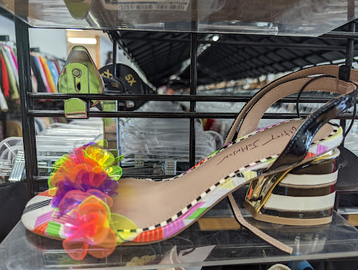 Used Clothing Store «Clothes Mentor», reviews and photos, 4705 Dressler Rd NW, Canton, OH 44718, USA