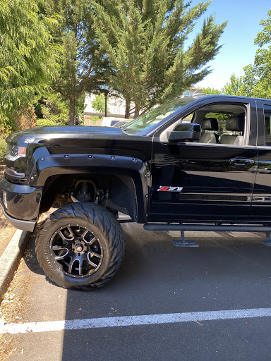 Used Car Dealer «Pacific Cars & Trucks», reviews and photos, 1735 State Hwy 99 N, Eugene, OR 97402, USA