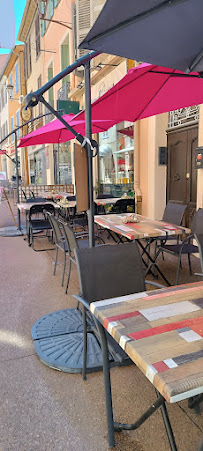 Atmosphère du Restaurant Entre Nous Plats cuisinés tacos burgers panini salades soirées privatives Fréjus à Fréjus - n°4