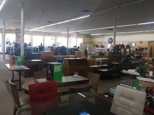 Thrift Store «Society of St. Vincent de Paul - Thunderbird Thrift Store», reviews and photos, 3547 W Thunderbird Rd, Phoenix, AZ 85053, USA