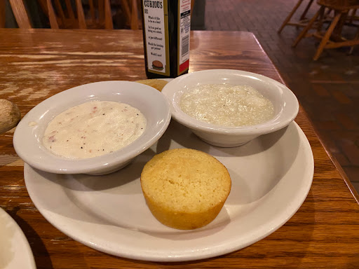 American Restaurant «Cracker Barrel Old Country Store», reviews and photos, 1162 Wayne Ave, Chambersburg, PA 17202, USA