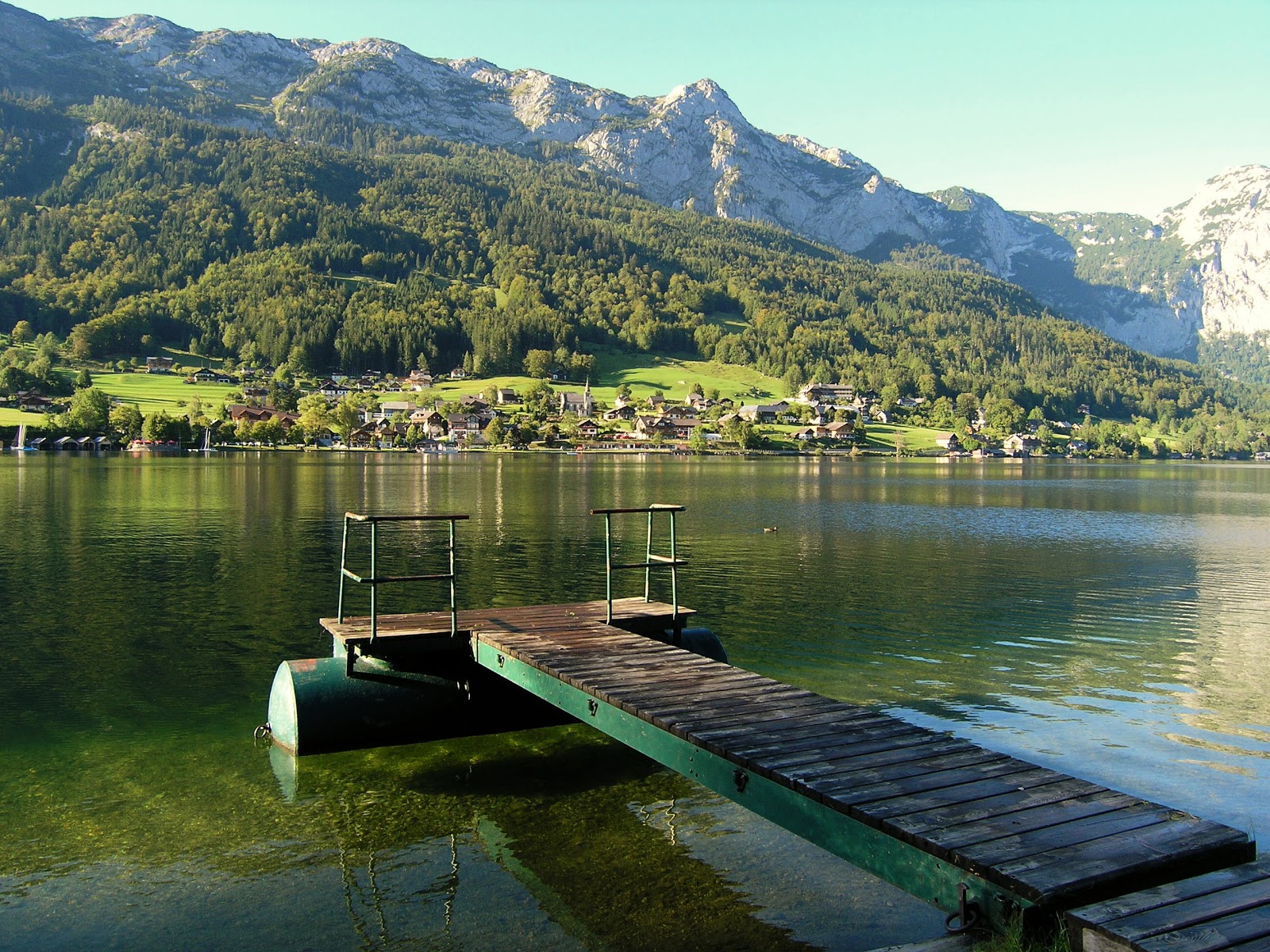 Photo of Freibad Grundlsee with short straight shore