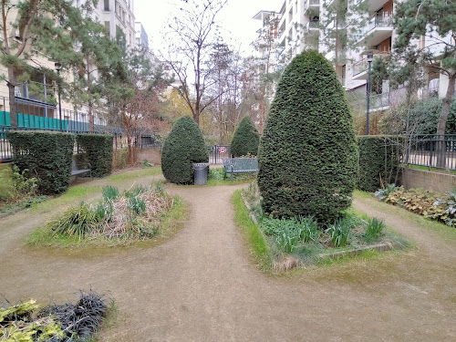 Parc des pins à Courbevoie