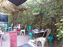 Atmosphère du Restaurant français Le Carré d'Herbes à L'Isle-sur-la-Sorgue - n°17