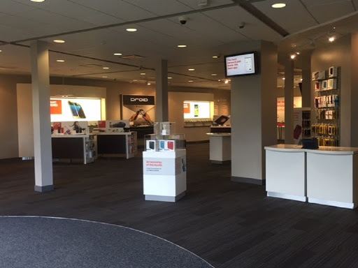 Cell Phone Store «Verizon», reviews and photos, 5945 Mayfield Rd, Mayfield Heights, OH 44124, USA