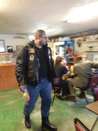 Grocery Store «Gatesville Country Store», reviews and photos, 4525 Salt Creek Rd, Nashville, IN 47448, USA