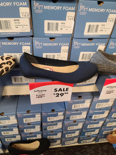 Shoe Store «Shoe Carnival», reviews and photos, 11772 W 95th St, Overland Park, KS 66214, USA