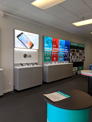 Cell Phone Store «Tracfone Wireless Exclusive Store (Cellphone Repair- iPhone Repair- Screen Repair)», reviews and photos, 10812 SE Oak St b, Portland, OR 97222, USA
