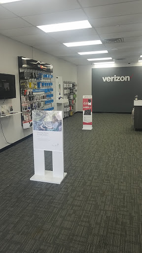 Cell Phone Store «GoWireless Verizon Authorized Retailer», reviews and photos, 301 Center St #12, Chardon, OH 44024, USA