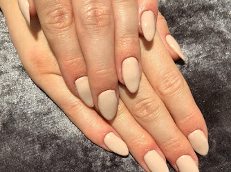 Luxurious Nails and Beauty