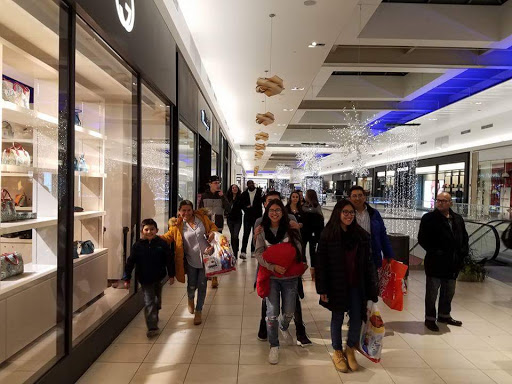 Shopping Mall «Fashion Outlets of Chicago», reviews and photos, 5220 Fashion Outlets Way, Rosemont, IL 60018, USA