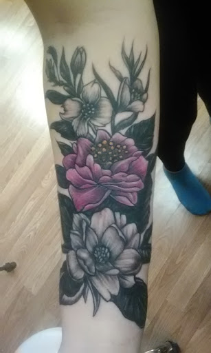 Explore hourglass tattoo ideas, creative tattoo ideas in Syracuse, available at Oculus Tattoo Lounge