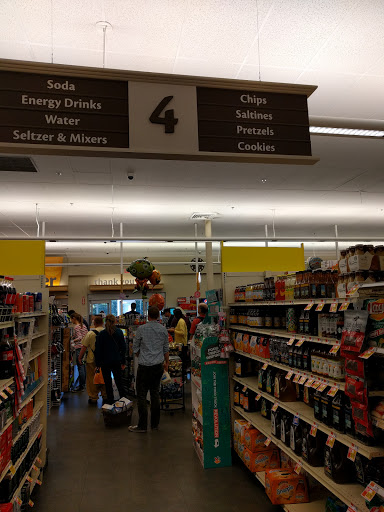 Grocery Store «Stop & Shop», reviews and photos, 105 Alewife Brook Pkwy, Somerville, MA 02144, USA