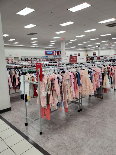 Clothing Store «Burlington Coat Factory», reviews and photos, 6120 Northwest Hwy, Crystal Lake, IL 60014, USA