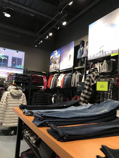 Clothing Store «Eddie Bauer», reviews and photos, 7561 Bales St, Liberty Township, OH 45069, USA