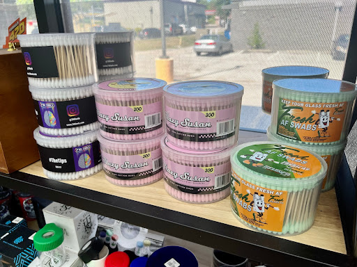 Tobacco Shop «Smoke Tokz Head Shop KC», reviews and photos, 1263 W 103rd St, Kansas City, MO 64114, USA