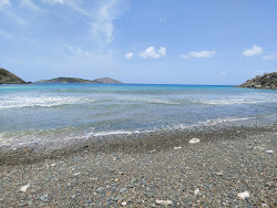Dorothea beach'in fotoğrafı uçurumlarla desteklenmiş