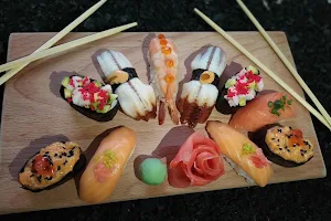 Lav Sushi image