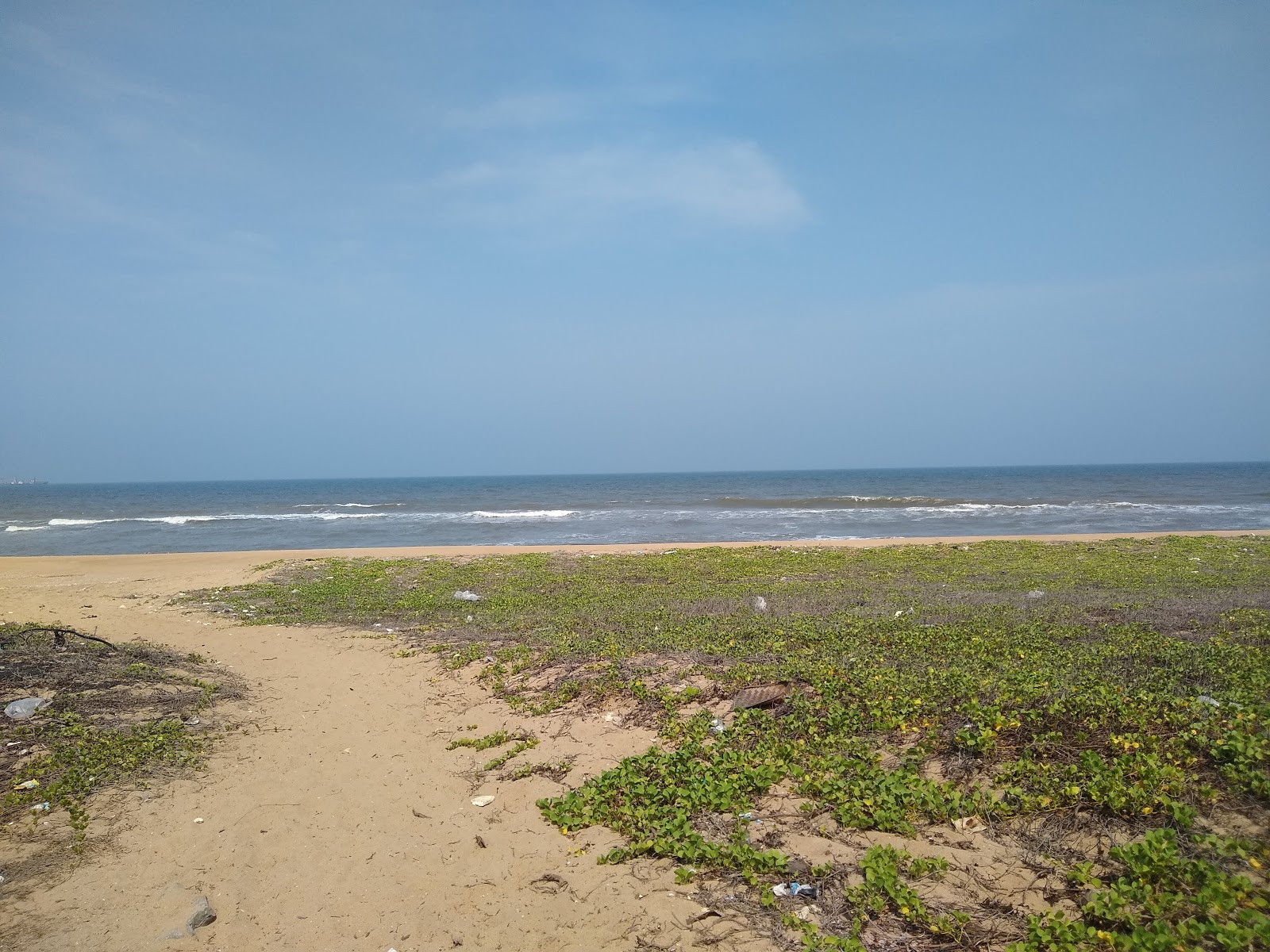 Photo de Semmanchery Beach avec rivage droit, long