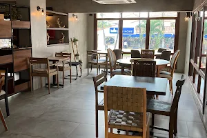 MomO Coffee Shop image