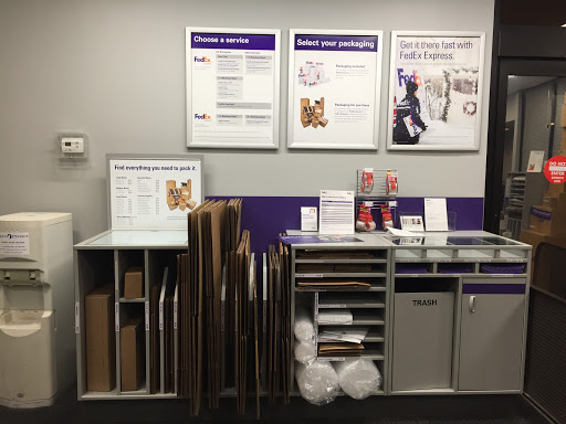 Shipping and Mailing Service «FedEx Ship Center», reviews and photos, 1375 N Hayden Rd, Scottsdale, AZ 85257, USA
