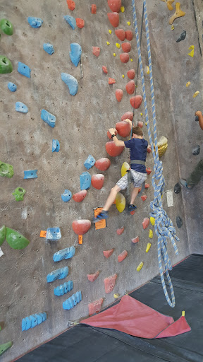 Rock Climbing Gym «Hangar 18 Indoor Climbing Gym - East Riverside», reviews and photos, 2111 Iowa Ave, Riverside, CA 92507, USA