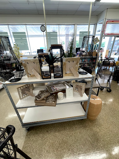 Home Goods Store «Tuesday Morning», reviews and photos, 1615 Sun City Center Plaza, Sun City Center, FL 33573, USA