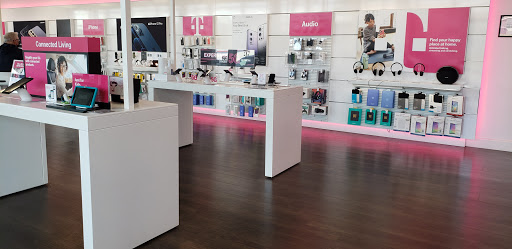 Cell Phone Store «T-Mobile», reviews and photos, 5914 6th Ave, Tacoma, WA 98406, USA