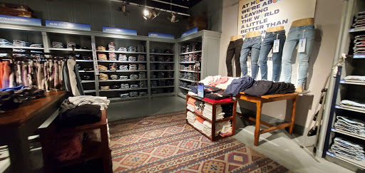 Clothing Store «Abercrombie & Fitch», reviews and photos, 7014 E Camelback Rd Ste 1009, Scottsdale, AZ 85251, USA
