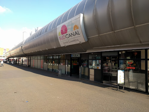 centre commercial SUD CANAL à Montigny-le-Bretonneux