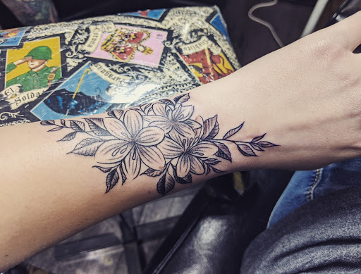 Tattoo Shop «Lucky Horseshoe Tattoo», reviews and photos, 1426 N Main St, Fort Worth, TX 76164, USA