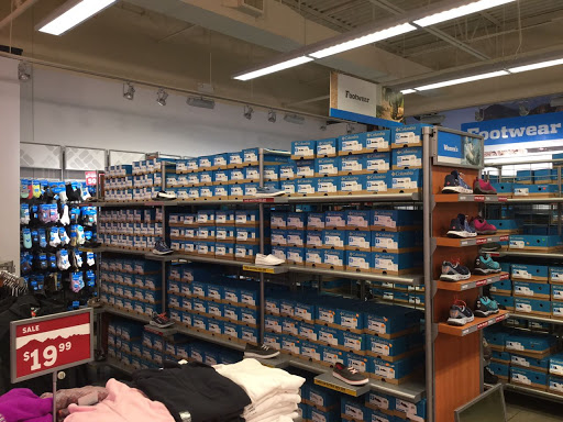 Sporting Goods Store «Columbia Sportswear Outlet Store», reviews and photos, 915 Ridgewalk Pkwy #100, Woodstock, GA 30188, USA