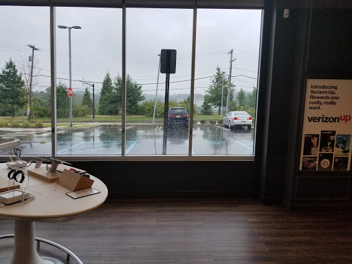 Cell Phone Store «Verizon», reviews and photos, 2500 W Moreland Rd, Willow Grove, PA 19090, USA