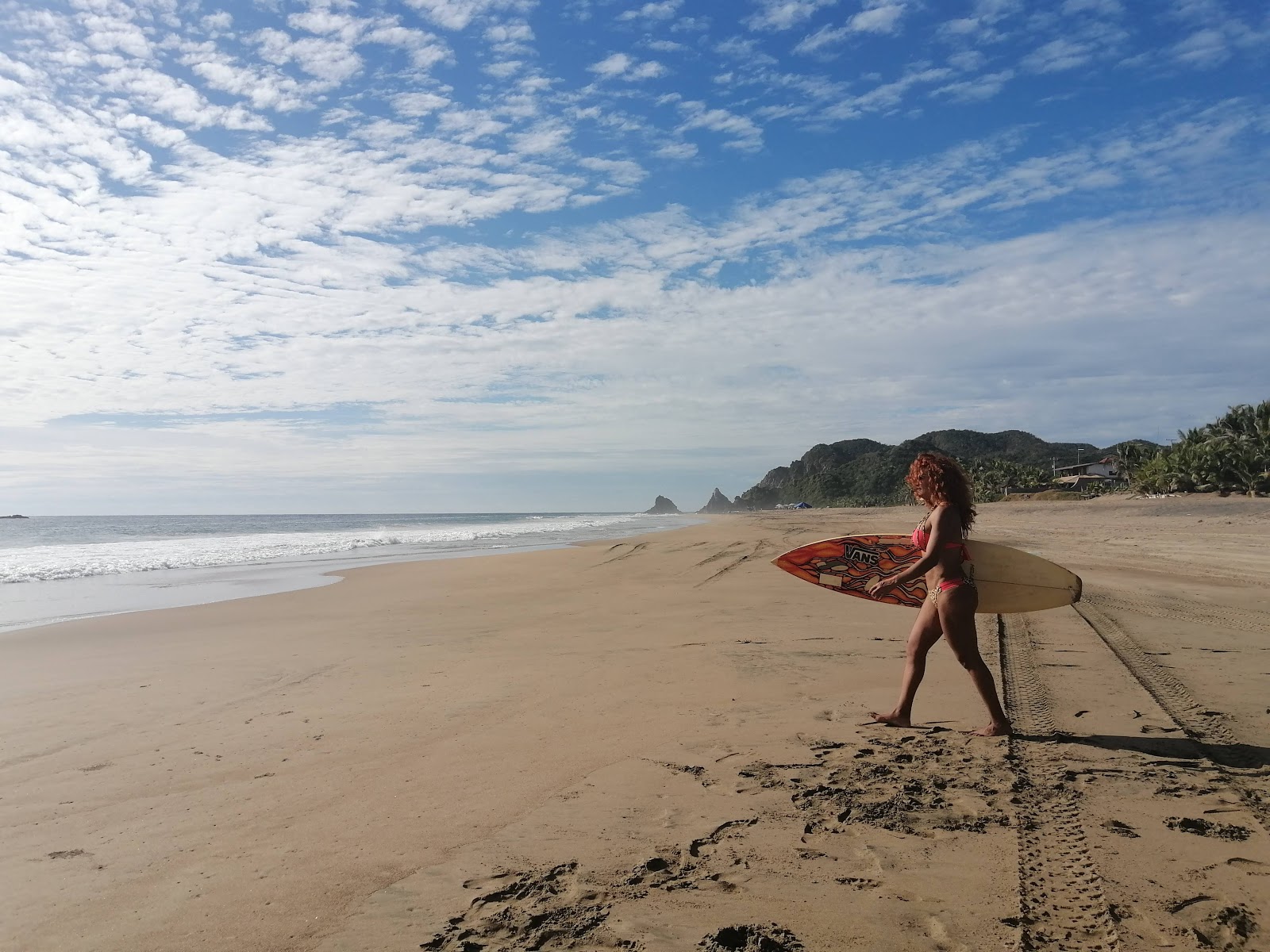 Foto von Brisas beach mit grauer sand Oberfläche