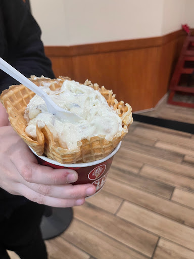 Ice Cream Shop «Cold Stone Creamery», reviews and photos, 7702B-B Richmond Hwy, Alexandria, VA 22306, USA