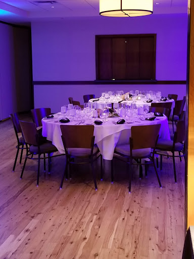 American Restaurant «Pinstripes», reviews and photos, 1150 Willow Rd, Northbrook, IL 60062, USA